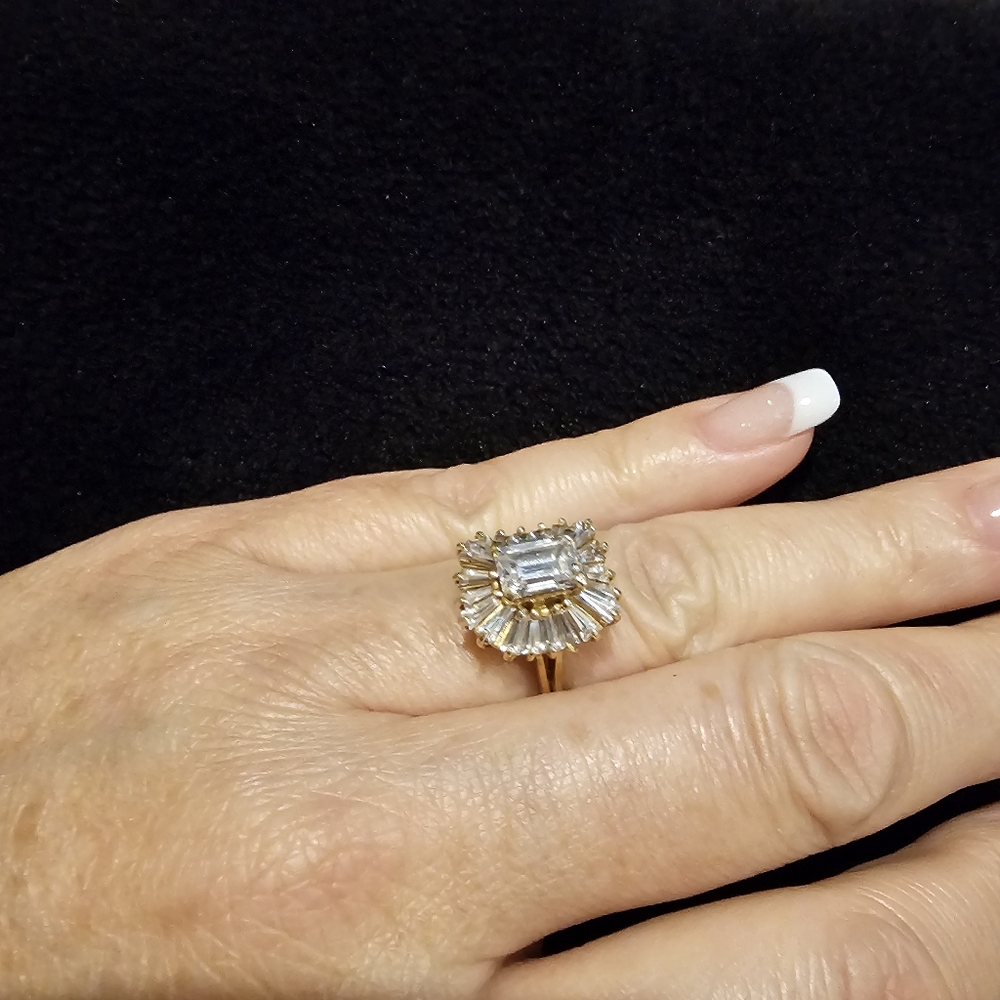 Solid 14k gold and Cubic Zirconia Emerald and baguettes Ring Size 5.5 - Picture 9 of 10